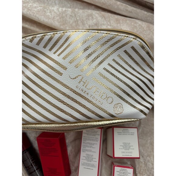 Shiseido skincare set of 5 plus bag - Picture 6 of 7
